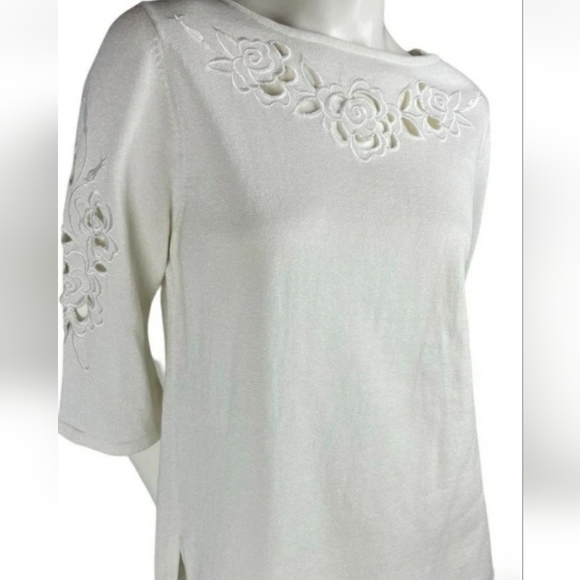 White Top Embroidered Roses Cut Out 3/4 Sleeve Bob Mackie 1990s Sz XS - Picture 1 of 12